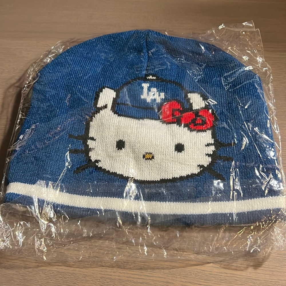 - Hello Kitty -Los Angeles Dodgers Reversible  Beanie